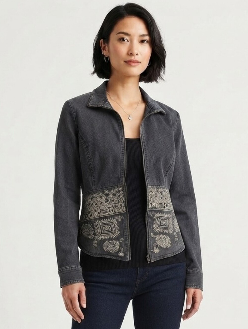 Bandolino Women's Black Vintage Embroidered Zip-Up Jean Jacket Size 6 (Small)